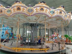 龍之盈游樂設(shè)備24座豪華轉(zhuǎn)馬安裝調(diào)試看的到！