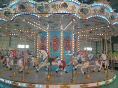 豪華轉(zhuǎn)馬和簡易轉(zhuǎn)馬游樂設(shè)備的區(qū)別是什么？