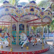 兒童旋轉(zhuǎn)木馬上傳動與下傳動有什么分別？