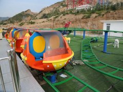 兒童在玩戶外休閑游樂設備時應采取哪些安全預防措施？